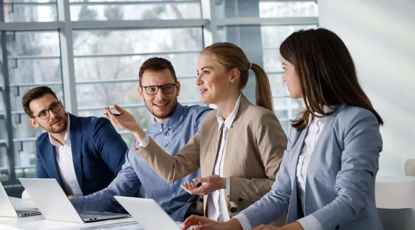 How-much-does-it-cost-to-put-an-employee-on-payroll