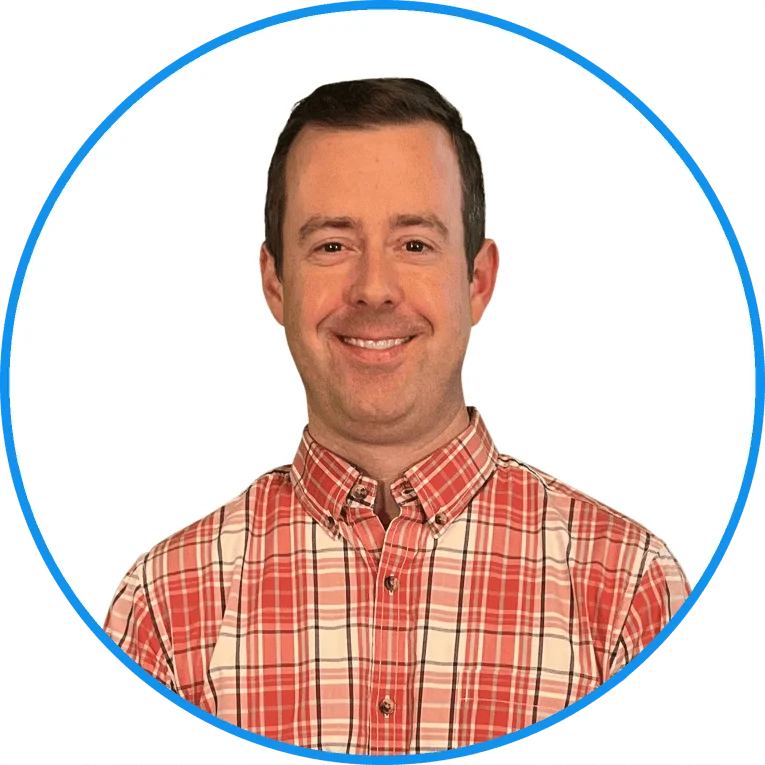 Smiling man in a red and white checkered shirt on a circular white background for professional appearance in business profiles.