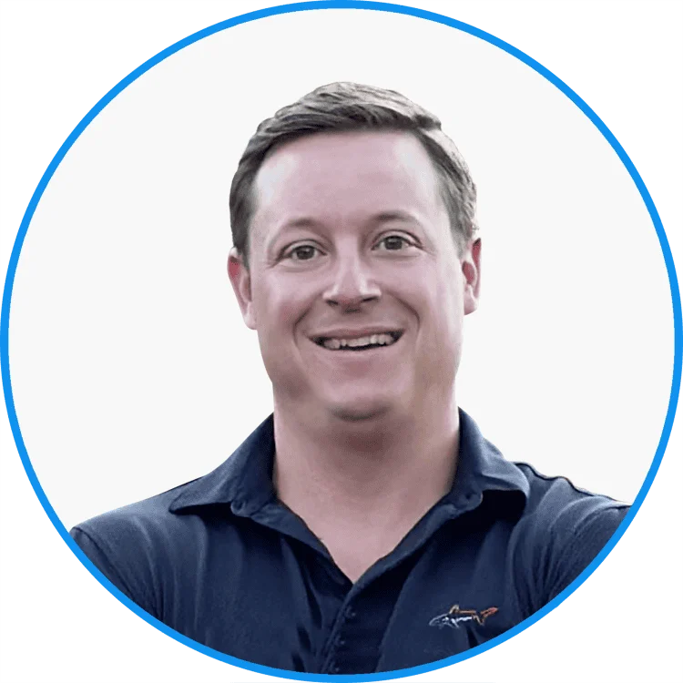 Portrait of a smiling Caucasian man in a blue polo shirt with a logo, isolated on a white background with a blue circular border.